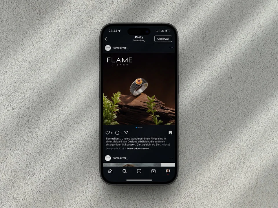 Smartfon z otwartym Instagramem